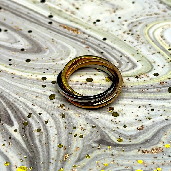 3 intertwined 2mm Ring Bands, Size 5 - Picture 4 of 4